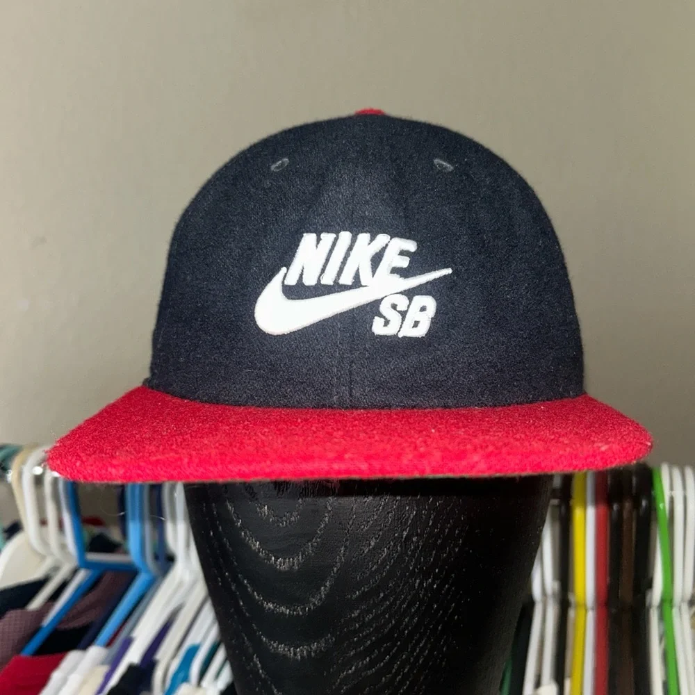 Rare Nike SB Red Black Leather Strap Adjustable SnapBack Hat Cap Skateboard